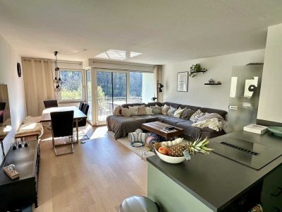 Moderne und sehr gepflegte 4-Zimmer-Wohnung in Halbhöhenlage mit schönem Ausblick ins Grüne
