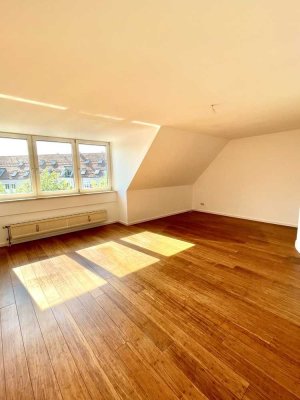 Renovierte 3-ZKB-Maisonette Wohnung mit EBK & Tiefgarage; Nähe Uniklinikum Augsburg