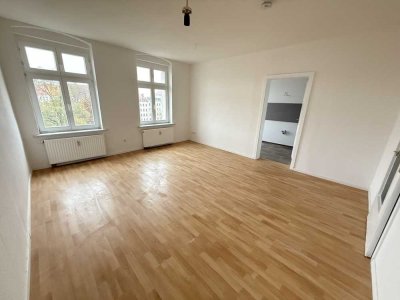 Gemütliche 2-Raum-Dachgeschosswohnung mit Blick auf den Wilhelmsplatz - frisch renoviert!