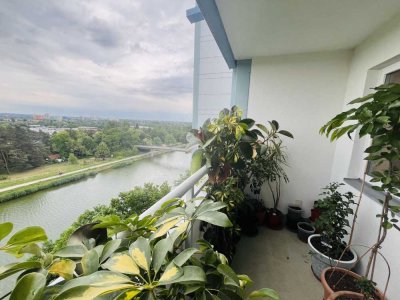 Vier Zimmer Wohnung mit zwei Balkonen und Stellplatz