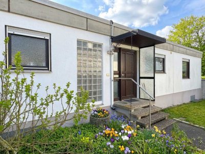 Großzügiges Wohnen auf einer Ebene – Bungalow mit kleinem Garten und Garage