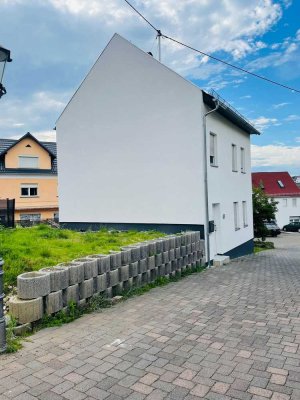 Atraktives Einfamilienhaus mit Renditepotential und Baugrundstück in Hillscheid