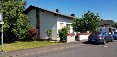 Sehr geräumiges Zweifamilienhaus mit Einliegerwohnung und Ausbaureserve!