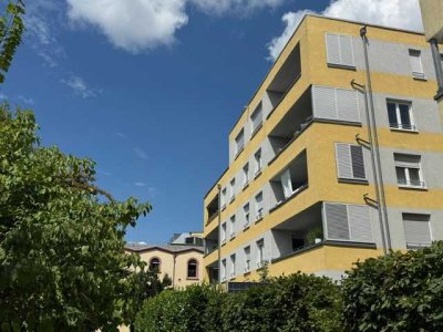 Großzügige und hochwertige 4 Zimmerwohnung mit Loggia und TG-Stellplatz zu vermieten