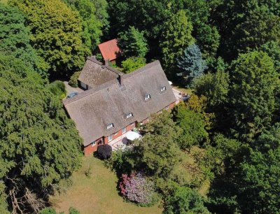 Landhaus mit Privatpark - Hier finden Sie ein Zuhause der Extraklasse mit Privatsphäre und Prestige