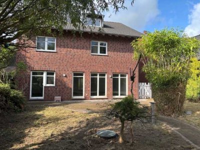 modernes, großzügiges Einfamilienhaus mit überdachter Terrasse