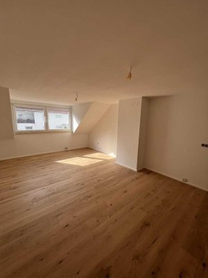 Provisionsfrei! - Sanierte und freie 2-Zimmer Wohnung mit Stellplatz zentral in Emskirchen