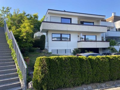 Zuhause mit 4 Zimmern und Balkon in Stuttgart