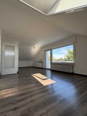 Helle 2-Zimmer Dachgeschoss Wohnung