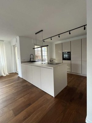 Hochwertig Renovierte 2 Zimmer Wohnung inkl. Einbauküche, Loggia
