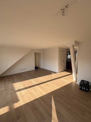 Lichtdurchflutete 2,5-Raum-DG-Wohnung mit Südbalkon in Villingen