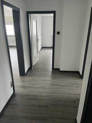 Erstbezug nach Renovierung – Stilvolle Dachgeschosswohnung mit Balkon sucht langfristige Mieter