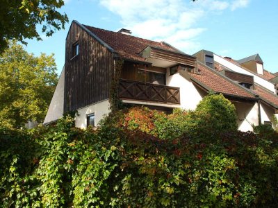 Top Lage - viel Potenzial – 2 Garagen! Älteres REH mit viel Platz und Split-Level-Bauweise!