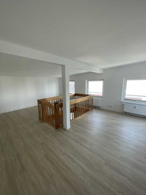 **Helle 4-Raumwohnung für Familien oder Paare im Dachgeschoss**