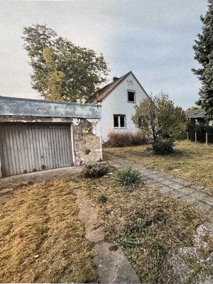 Schnäppchen !! NEU ! Sonnengrundstück (teilbar) mit kleinem Abrisshaus wartet auf die Neubebauung !!
