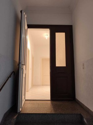 Ab sofort verfügbar - schöne 3-Zi-EG-Wohnung mit Tageslichtbad im Altbau