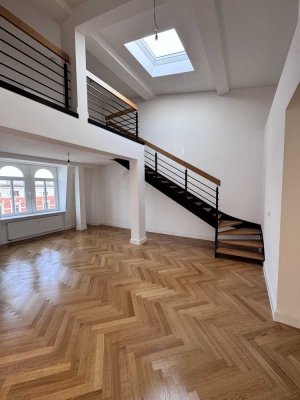 Beeindruckende Galeriewohnung mit Dachterrasse und Aufzug