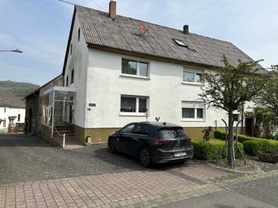 Oberstadtfeld: Einfamilienwohnhaus mit PKW-Garage und gemütlichen Gartengrundstück