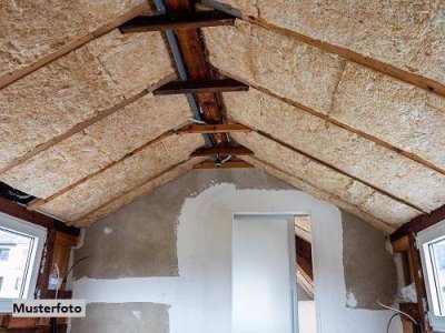 Unfertiger Dachgeschossausbau: 5 Wohneinheiten &amp; 4 Pkw-Stellplätze – Projektchance