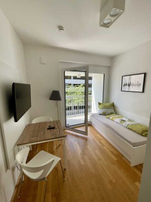 Möbliertes Studio mit Balkon