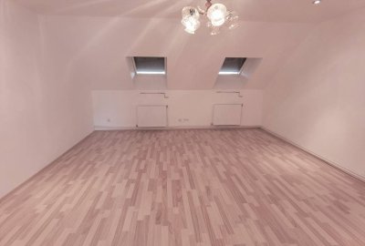 2-Zimmer Dachgeschosswohnung mit Aufzug