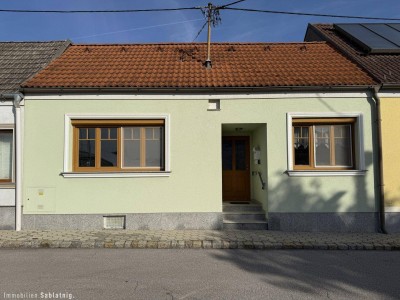 CHARMANTES EINFAMILIENHAUS! Ruhelage, großer und sonniger Garten!