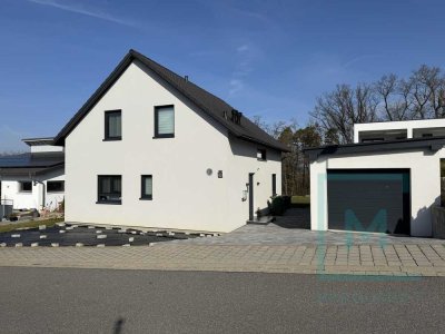 Ruhig gelegenes Einfamilienhaus (KFW55) mit Garten und Garage