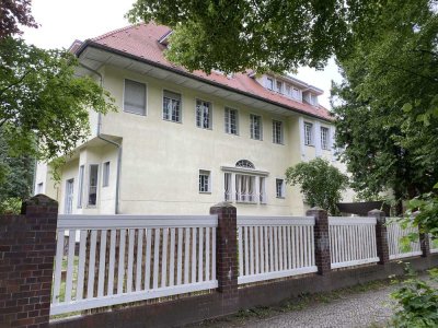 Kapitalanlage oder Selbstnutzung: Kreatives Konzept für imposante Mehrfamilienvilla gesucht!