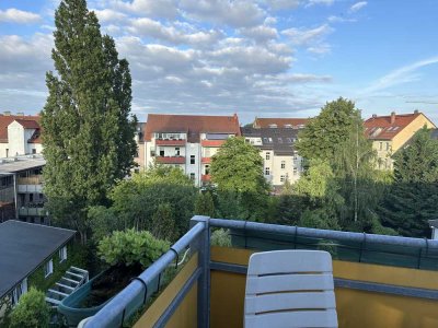 Helle 3-Zimmer-Dachgeschosswohnung mit Penthouse-Charakter, 2 Balkonen & sicherem Stellplatz