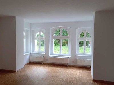 großzügige 4-Zimmer-Wohnung mit Terrasse und Garten in Toplage Halle