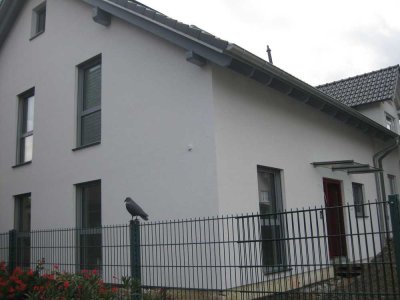 *NEUWERTIG IN ROGGENDORF THENHOVEN* TOLLE 3 ZIMMER-WHG IM DACHGESCHOSS - 7m² BALKON + PKW-STELLPLATZ