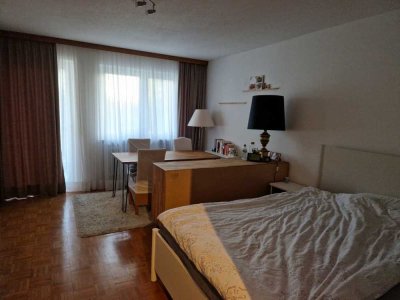 Helle, ruhige, vollmöblierte 1-Zimmer Wohnung.