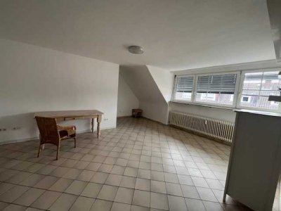 Exklusive, gepflegte 1-Raum-DG-Wohnung in Frankfurt am Main
