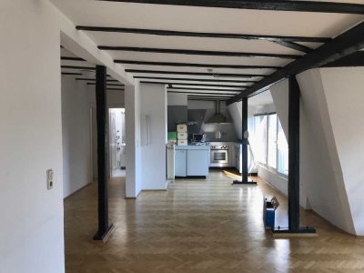 Wunderschöne Altbauwohnung mit Dachterrasse mitten im Kreuzviertel