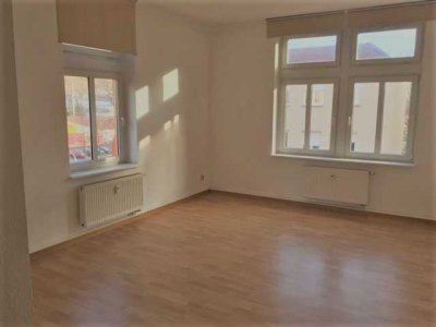 Im Zentrum - freundliche & geräumige 3 Raum Wohnung + Stellplatz sucht neue Mieter