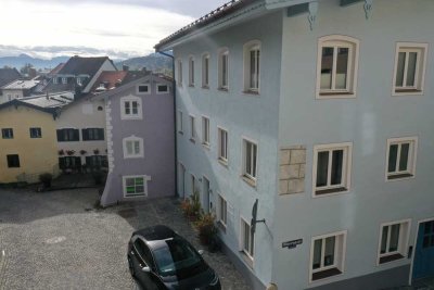 Geschmackvolle 3-Raum-Maisonette-Wohnung mit luxuriöser Innenausstattung mit Balkon in Bad Tölz