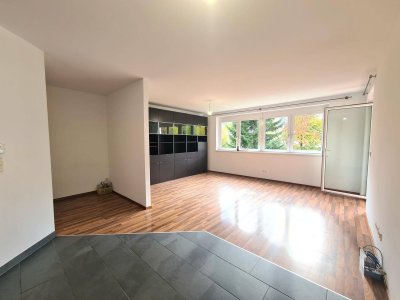 Geräumige, helle 4-Zimmer Wohnung zu vermieten in super Lage in Schüttdorf mit großer Loggia - toller Blick auf das Kitzsteinhorn, Schmittenhöhe und in´s Grüne, Tiefgaragenplatz, Garten Nutzung, neue Einbauküche