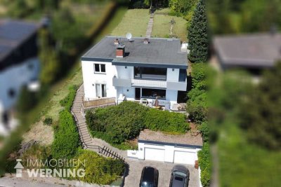 Bestlage Erpel - Dreifamilienhaus mit freier Hauptwohnung