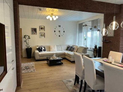 Renovierte Wohnung mit dreieinhalb Zimmern und Terrasse in Wesel