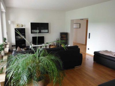 Attraktive 4-Zimmer-Erdgeschosswohnung mit Balkon und Einbauküche in Laufach