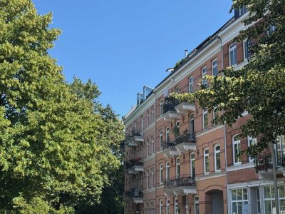 Stilvolle 5,5-Zimmer-Wohnung mit Einbauküche in Hamburg Hoheluft-Ost