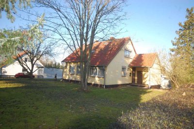 Einfamilienhaus mit großem Grundstück – Anbau oder Neubau möglich