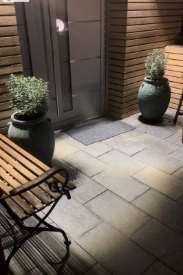 Geschmackvolle, neuwertige 2-Raum-Terrassenwohnung mit geh. Innenausstattung mit Balkon und EBK