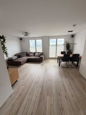 � Moderne Neubauwohnung in oberster Etage mit hochwertiger EBK (ohne Ablöse!), großem Balkon & TG