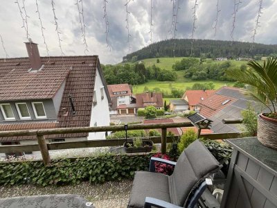 Gleich einziehen und wohnen wie im Urlaub. 2 Zi.-Wohng. im besten Zustand Balkon und kleiner Garten.