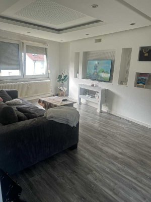 Sanierte 4-Raum-Wohnung mit Einbauküche in Kirschhausen (Heppenheim)