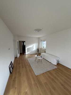 Erstbezug nach Sanierung: 3 Zimmer-Wohnung mit Loggia im 1.OG