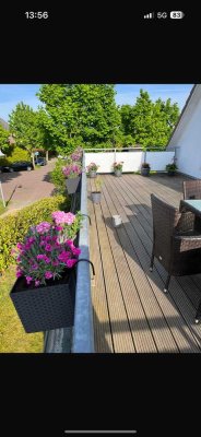 Helle, geräumige Dachgeschosswohnung mit geräumter Dachterrasse im 2-Familienhaus