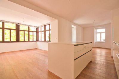 Wunderschöne 3-Zimmer-Altbauwohnung mit Parkettböden | Wohnküche | großes Bad mit Dusche und Badewanne