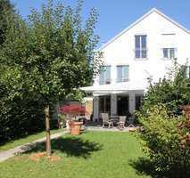 Helle DHH mit  Sauna und grossen eingewachsenen Garten , Fotos werden nachgereicht